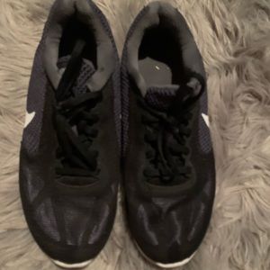 Nike tennis shoes. *worn*